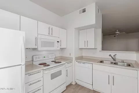 3302 N 7th St #137, Phoenix, AZ 85014