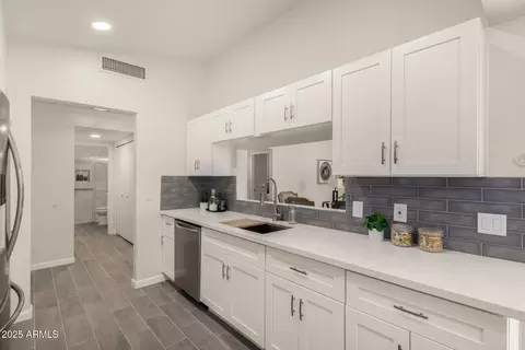Kitchen - 4214 E Agave Rd, Phoenix, AZ 85044 photo 2 of 5
