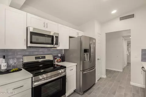 Kitchen - 4214 E Agave Rd, Phoenix, AZ 85044 photo 5 of 5