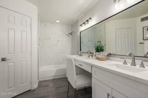 Bath - 4214 E Agave Rd, Phoenix, AZ 85044 photo 2 of 3