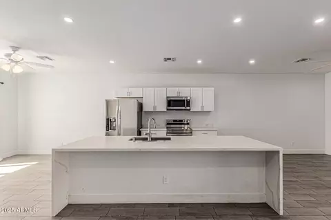 Kitchen - 2640 E Beverly Ln E, Phoenix, AZ 85032 photo 3 of 5