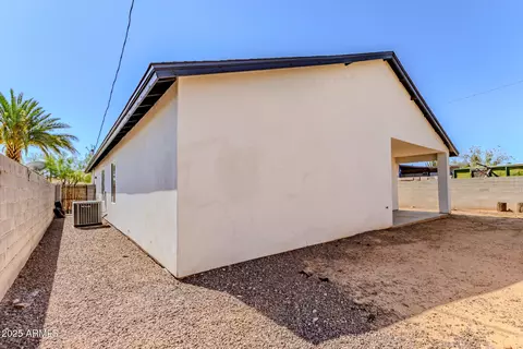 Exterior - 2640 E Beverly Ln E, Phoenix, AZ 85032 photo 4 of 7