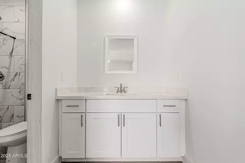 Bath - 2640 E Beverly Ln E, Phoenix, AZ 85032 photo 1 of 3