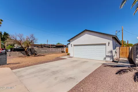 Exterior - 2640 E Beverly Ln E, Phoenix, AZ 85032 photo 2 of 7