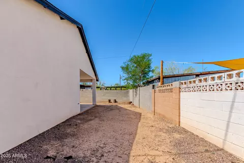 Exterior - 2640 E Beverly Ln E, Phoenix, AZ 85032 photo 6 of 7