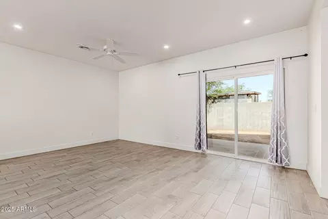 Living - 2640 E Beverly Ln E, Phoenix, AZ 85032 photo 2 of 2