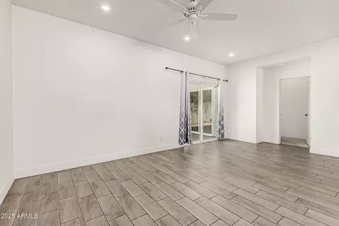 Living - 2640 E Beverly Ln E, Phoenix, AZ 85032 photo 1 of 2
