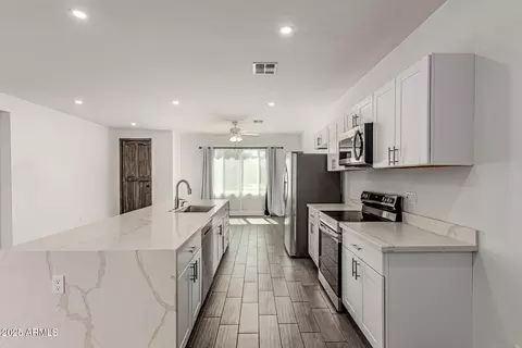 Kitchen - 2640 E Beverly Ln E, Phoenix, AZ 85032 photo 5 of 5