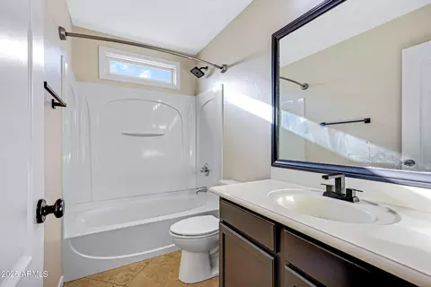 Bath - 2315 E Pecan Rd, Phoenix, AZ 85040 photo 2 of 4