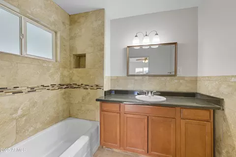 Bath - 20 E Saint Charles Ave, Phoenix, AZ 85042 photo 1 of 2