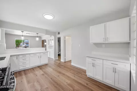 Kitchen - 20 E Saint Charles Ave, Phoenix, AZ 85042 photo 2 of 2