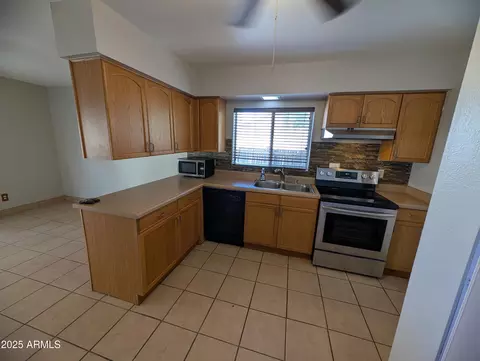 Kitchen - 2810 E Willow Ave, Phoenix, AZ 85032 photo 4 of 4