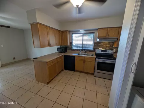 Kitchen - 2810 E Willow Ave, Phoenix, AZ 85032 photo 3 of 4