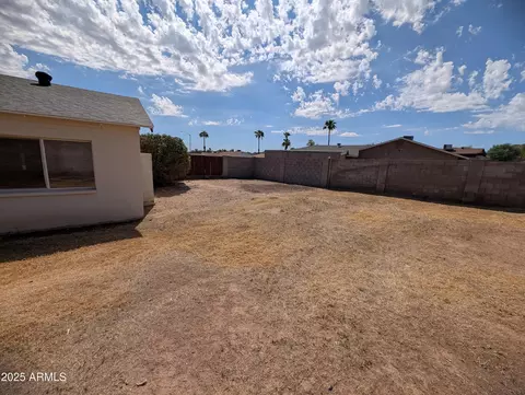 Exterior - 2810 E Willow Ave, Phoenix, AZ 85032 photo 7 of 9