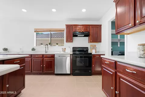 Kitchen - 3771 E Betsy Ln, Gilbert, AZ 85296 photo 4 of 5