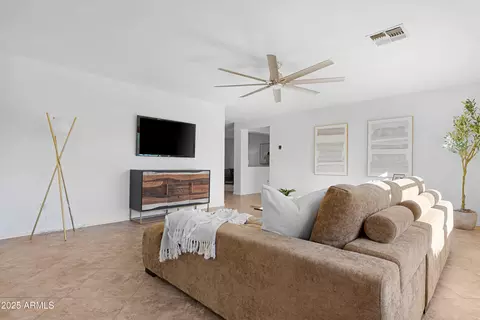 Living - 3771 E Betsy Ln, Gilbert, AZ 85296 photo 10 of 10