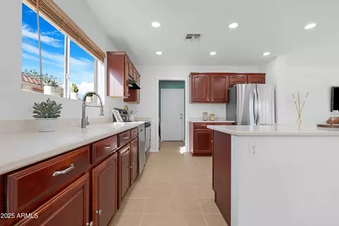 Kitchen - 3771 E Betsy Ln, Gilbert, AZ 85296 photo 3 of 5