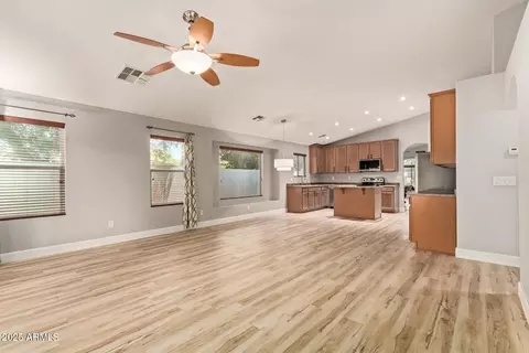 2020 W Carter Rd, Phoenix, AZ 85041 photo 5