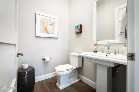 Bath - 3560 E Oregon Ave, Phoenix, AZ 85018 photo 7 of 8