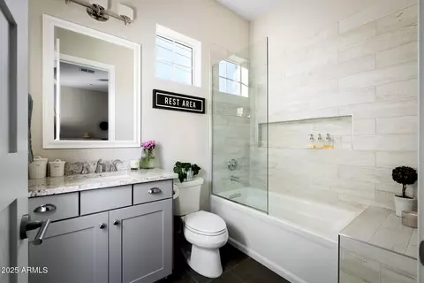 Bath - 3560 E Oregon Ave, Phoenix, AZ 85018 photo 6 of 8