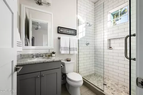 Bath - 3560 E Oregon Ave, Phoenix, AZ 85018 photo 5 of 8