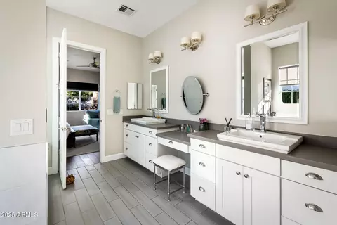 Bath - 3560 E Oregon Ave, Phoenix, AZ 85018 photo 2 of 8