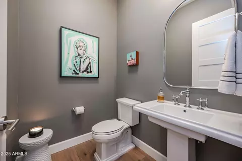 Bath - 3560 E Oregon Ave, Phoenix, AZ 85018 photo 8 of 8