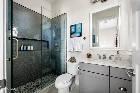 Bath - 3560 E Oregon Ave, Phoenix, AZ 85018 photo 4 of 8