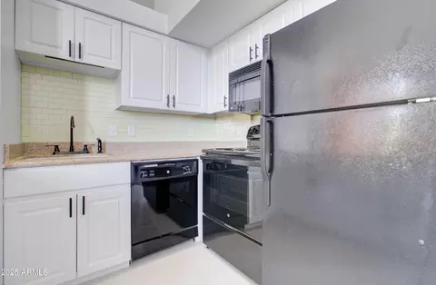 Kitchen - 1005 E 8th St #3015, Tempe, AZ 85281 photo 3 of 4