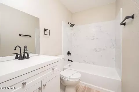 Bath - 6818 N 35th Ave #I, Phoenix, AZ 85017 photo 1 of 1
