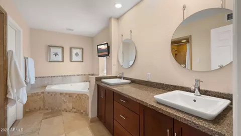 Bath - 4631 E Cochise Dr, Phoenix, AZ 85028 photo 1 of 7