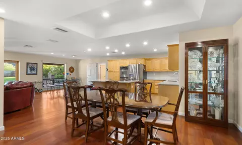 Dining - 4631 E Cochise Dr, Phoenix, AZ 85028 photo 1 of 3