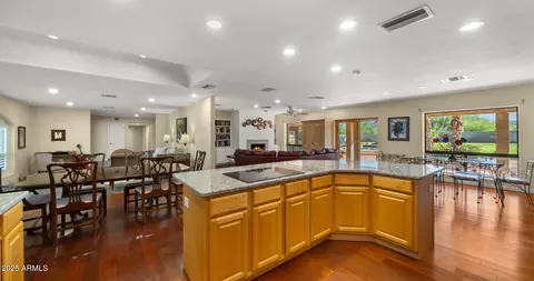 Kitchen - 4631 E Cochise Dr, Phoenix, AZ 85028 photo 2 of 3