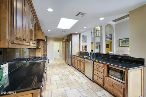 Kitchen - 2637 E Beekman Pl, Phoenix, AZ 85016 photo 2 of 3