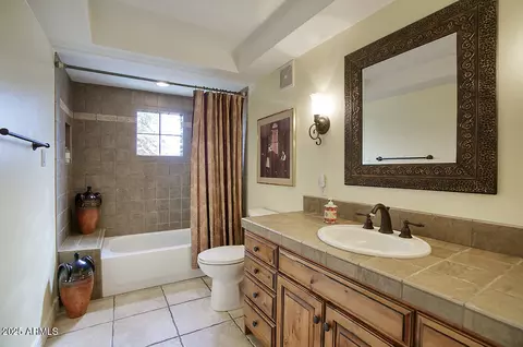Bath - 2637 E Beekman Pl, Phoenix, AZ 85016 photo 3 of 3