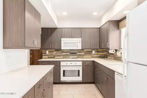 Kitchen - 4605 Euclid Ave, Phoenix, AZ 85044 photo 2 of 3