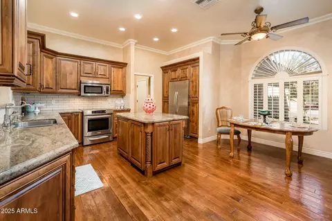 1371 E Shamrock St, Gilbert, AZ 85295 photo 3