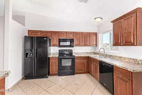 Kitchen - 1412 E Carter Rd, Phoenix, AZ 85042 photo 2 of 2