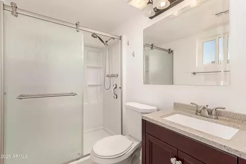 Bath - 1412 E Carter Rd, Phoenix, AZ 85042 photo 2 of 2