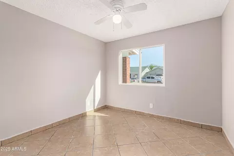 Bedroom - 1412 E Carter Rd, Phoenix, AZ 85042 photo 4 of 5