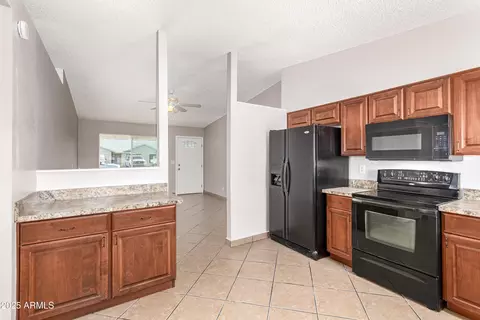 Kitchen - 1412 E Carter Rd, Phoenix, AZ 85042 photo 1 of 2