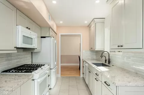 Kitchen - 123 E Palm Ln #A, Phoenix, AZ 85004 photo 3 of 3