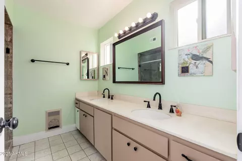 Bath - 123 E Palm Ln #A, Phoenix, AZ 85004 photo 1 of 3