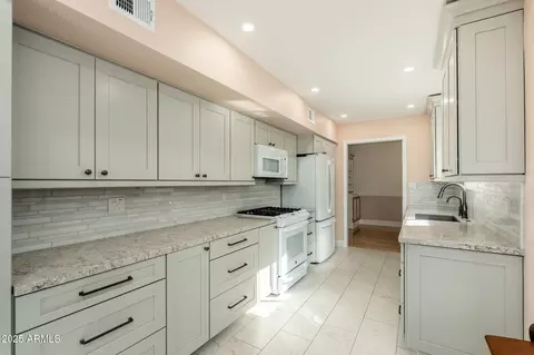 Kitchen - 123 E Palm Ln #A, Phoenix, AZ 85004 photo 1 of 3