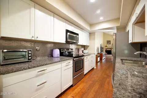 Kitchen - 629 E Jeffrey Ave, Phoenix, AZ 85020 photo 1 of 5