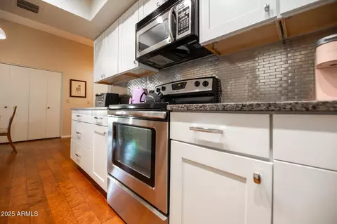 Kitchen - 629 E Jeffrey Ave, Phoenix, AZ 85020 photo 4 of 5