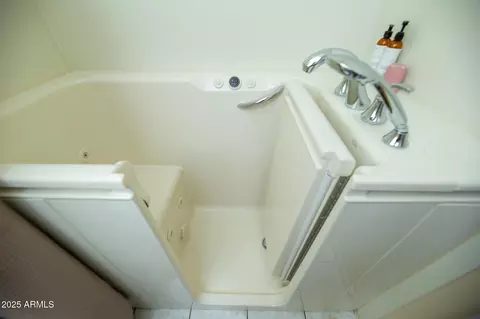 Bath - 629 E Jeffrey Ave, Phoenix, AZ 85020 photo 8 of 8