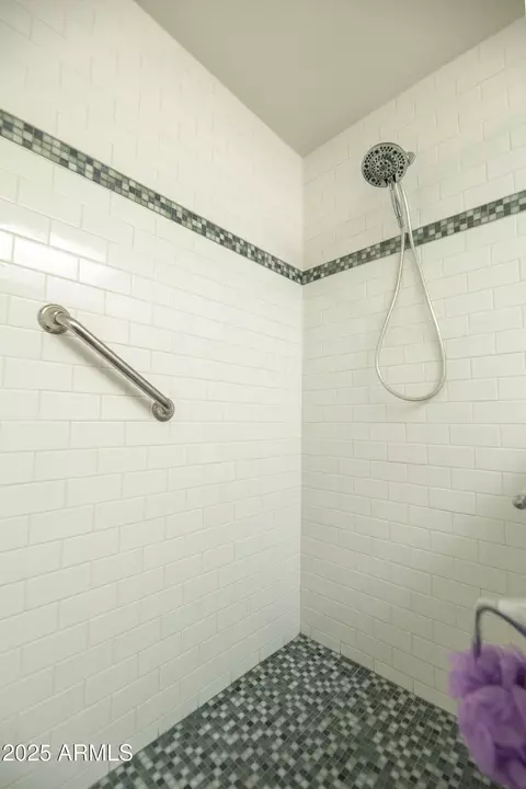 Bath - 629 E Jeffrey Ave, Phoenix, AZ 85020 photo 4 of 8