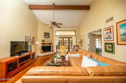 Living - 629 E Jeffrey Ave, Phoenix, AZ 85020 photo 1 of 6