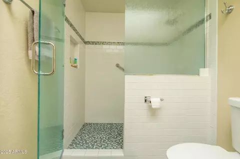 Bath - 629 E Jeffrey Ave, Phoenix, AZ 85020 photo 3 of 8